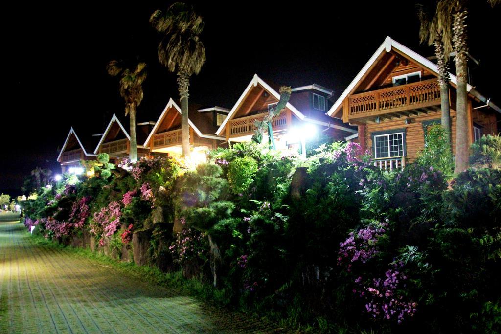 Jungmun Log Pension&Resort Seogwipo Exterior foto
